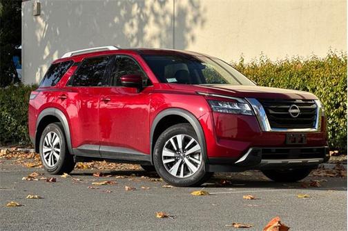2023 Nissan Pathfinder SL FWD