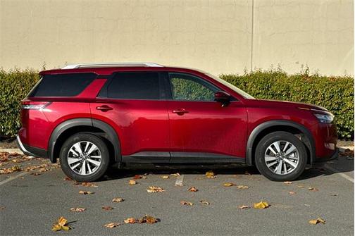 2023 Nissan Pathfinder SL FWD