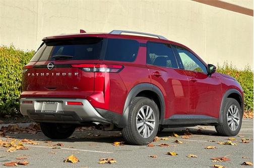 2023 Nissan Pathfinder SL FWD