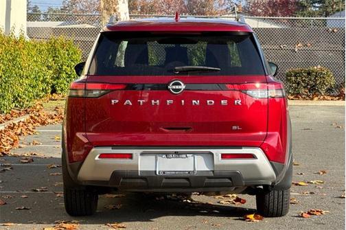 2023 Nissan Pathfinder SL FWD