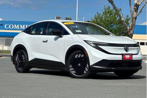 Everest White Pearl Tricoat 2026 Nissan Leaf S+