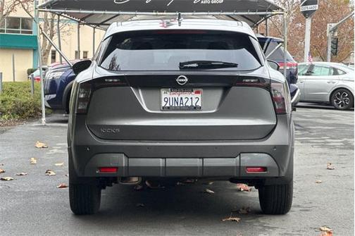 2025 Nissan Kicks SV