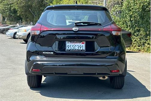 2025 Nissan Kicks S