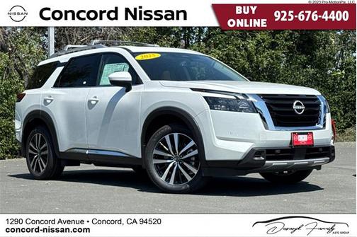 2025 Nissan Pathfinder Platinum 4WD