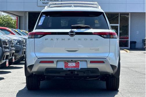 2025 Nissan Pathfinder Platinum 4WD