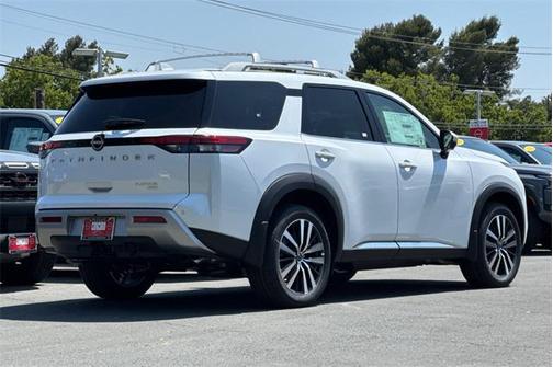 2025 Nissan Pathfinder Platinum 4WD