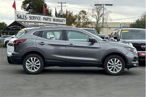 2022 Nissan Rogue Sport SV