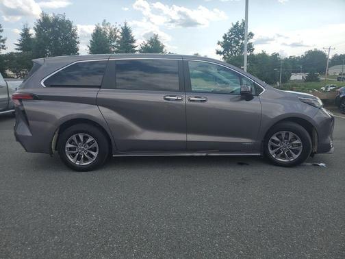 2021 Toyota Sienna XLE 7 Passenger