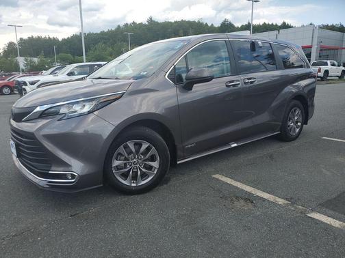 2021 Toyota Sienna XLE 7 Passenger