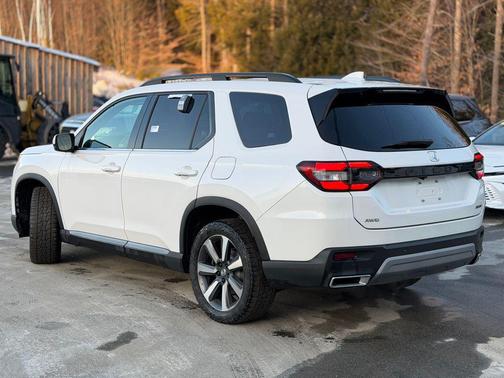 2023 Honda Pilot Touring 8-Passenger
