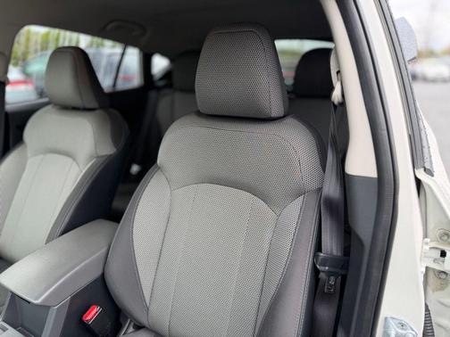 Crystal White Pearl 2024 Subaru Crosstrek Premium