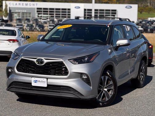 Celestial Silver Metallic 2023 Toyota Highlander XLE