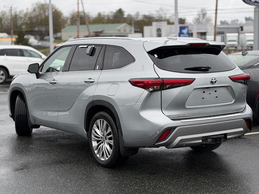 Celestial Silver Metallic 2023 Toyota Highlander Hybrid Platinum