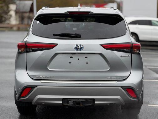 Celestial Silver Metallic 2023 Toyota Highlander Hybrid Platinum