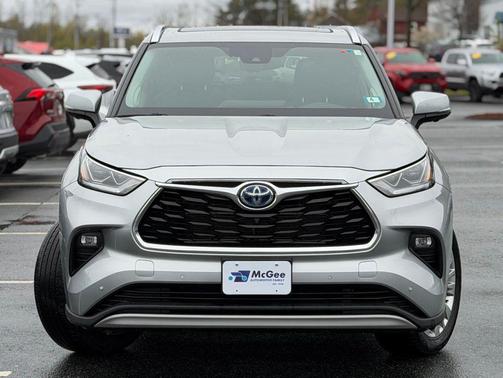 Celestial Silver Metallic 2023 Toyota Highlander Hybrid Platinum