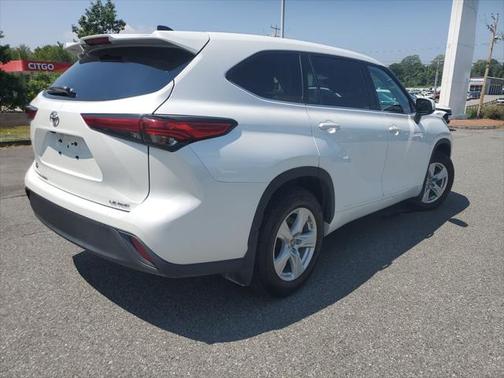2022 Toyota Highlander LE