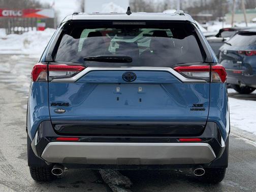 2024 Toyota RAV4 Hybrid SE