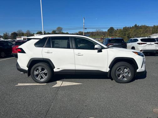 2025 Toyota RAV4 Hybrid XLE