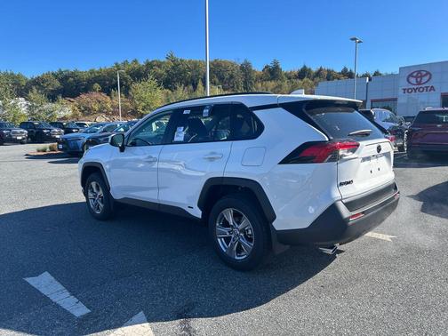 2025 Toyota RAV4 Hybrid XLE