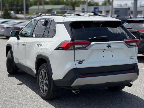 Blizzard Pearl 2022 Toyota RAV4 Hybrid Limited