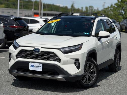 Blizzard Pearl 2022 Toyota RAV4 Hybrid Limited