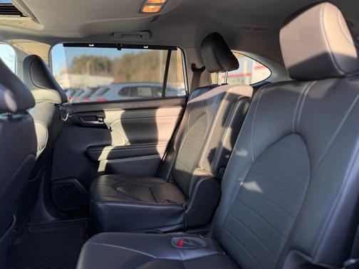 2023 Toyota Highlander Hybrid XLE