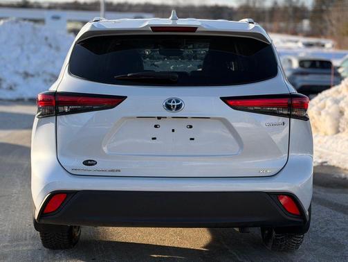 2023 Toyota Highlander Hybrid XLE