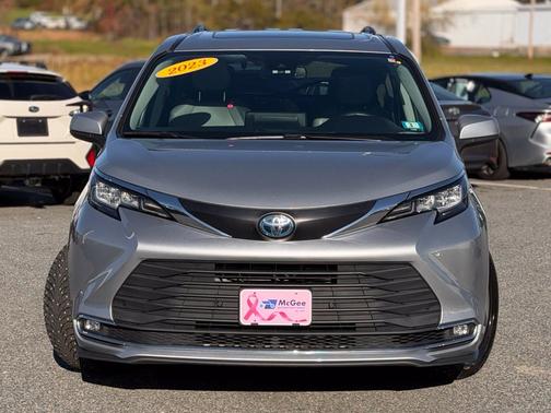 Celestial Silver Metallic 2023 Toyota Sienna XLE