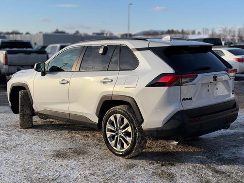 2025 Toyota RAV4 XLE Premium