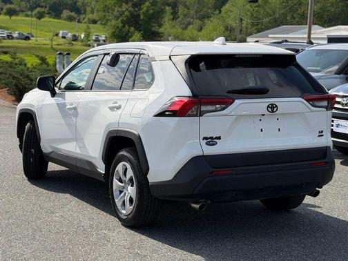 Ice Cap 2024 Toyota RAV4 LE