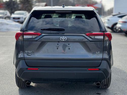 2023 Toyota RAV4 LE