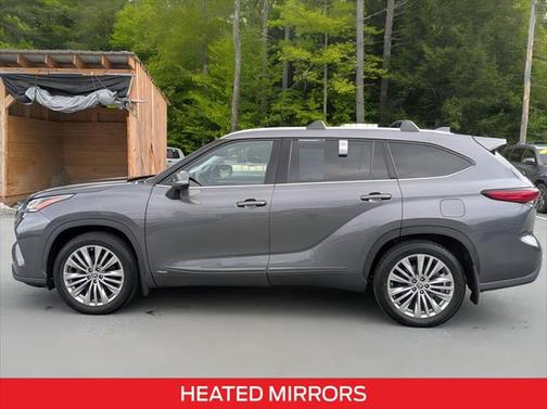 2022 Toyota Highlander Hybrid Platinum