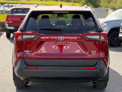 Pearl 2024 Toyota RAV4 XLE Premium