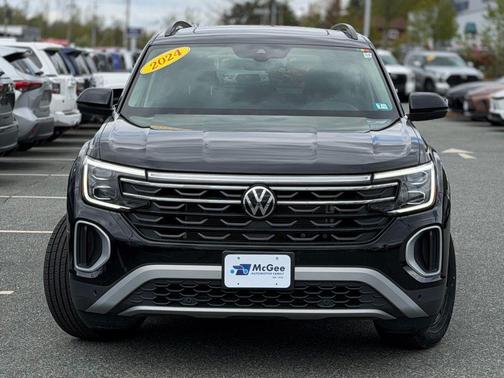 Deep Black Pearl 2024 Volkswagen Atlas 2.0T SE w/Technology 4MOTION