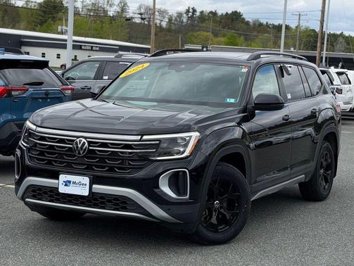 Deep Black Pearl 2024 Volkswagen Atlas 2.0T SE w/Technology 4MOTION