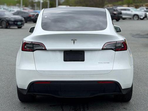 Pearl White Multi-Coat 2023 Tesla Model Y Long Range Dual Motor All-Wheel Drive