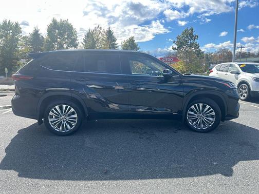 2024 Toyota Highlander Hybrid Platinum