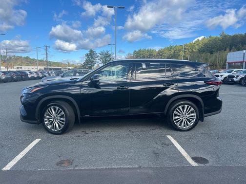 2024 Toyota Highlander Hybrid Platinum