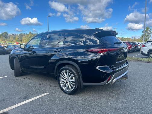 2024 Toyota Highlander Hybrid Platinum