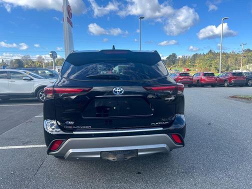 2024 Toyota Highlander Hybrid Platinum