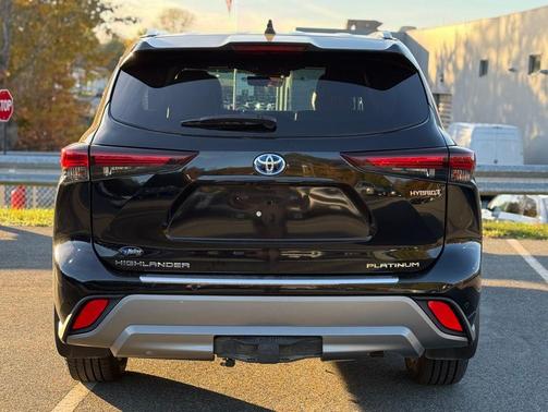 2024 Toyota Highlander Hybrid Platinum