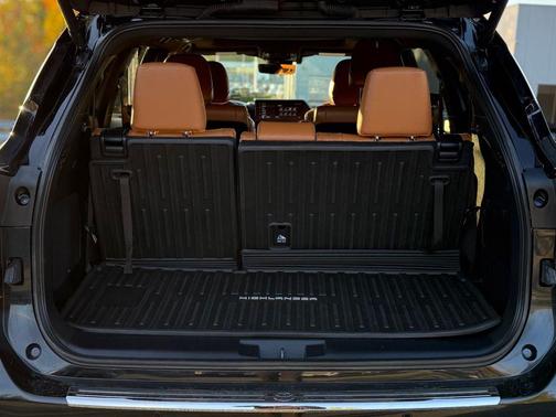 2024 Toyota Highlander Hybrid Platinum