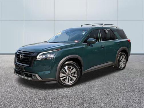 2022 Nissan Pathfinder SL 4WD