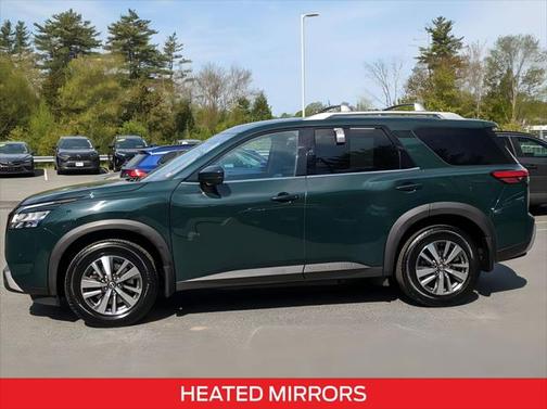 2022 Nissan Pathfinder SL 4WD