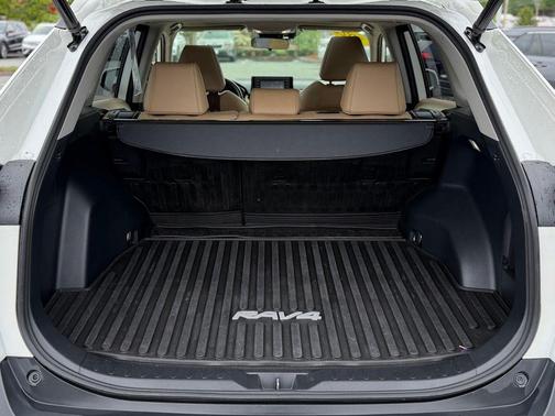 Blizzard Pearl 2022 Toyota RAV4 Hybrid XLE Premium