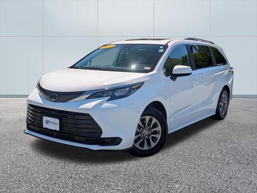 2024 Toyota Sienna LE