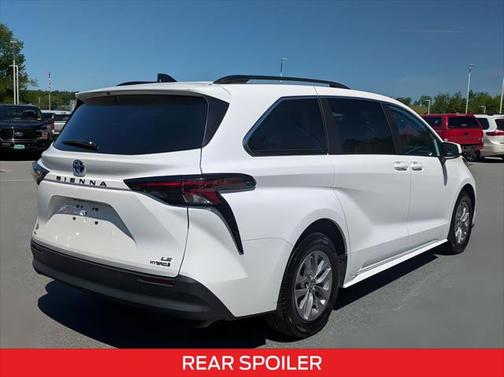 2024 Toyota Sienna LE