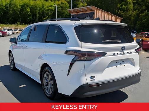 2024 Toyota Sienna LE