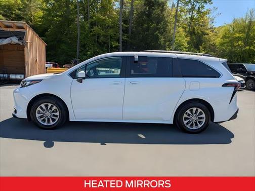 2024 Toyota Sienna LE