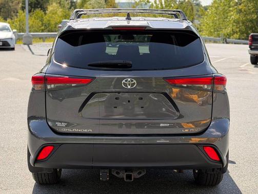 Magnetic Gray Metallic 2021 Toyota Highlander LE